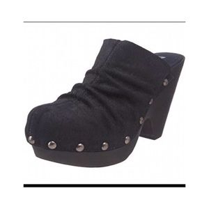 Black slouchy platform clogs
